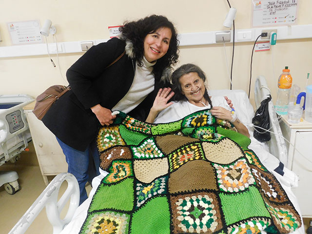 Tejedoras comprometidas traen hermosas sorpresas a pacientes hospitalizados de medicina y quimioterapia